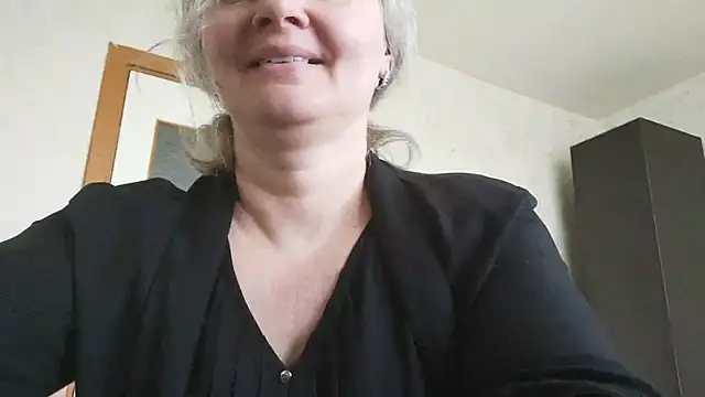 Snapshot of EdithManning chatting on 16, 5, 2026 EdithManning online show from 16, 5, 2026