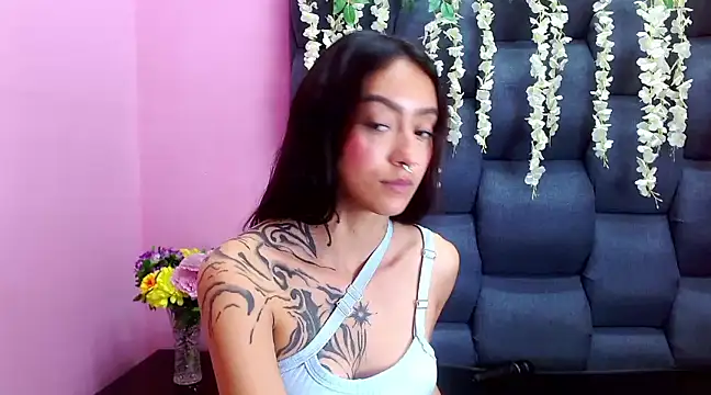 Miaa Thopmson online show from 7, 3, 2025