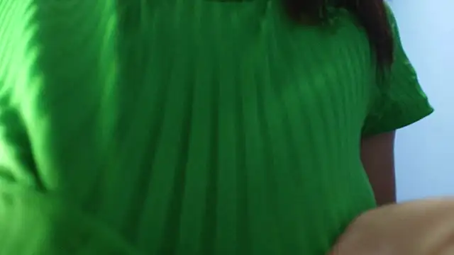 Miaa Thopmson online show from 14, 12, 2025