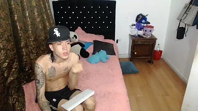 Snapshot of Kitty_and_jake chatting on 18, 3, 2025 Kitty and jake online show from 18, 3, 2025