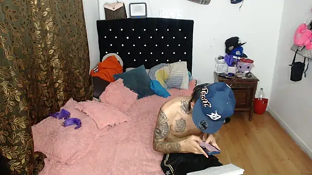 Snapshot of Kitty_and_jake chatting on 19, 3, 2025 Kitty and jake online show from 19, 3, 2025