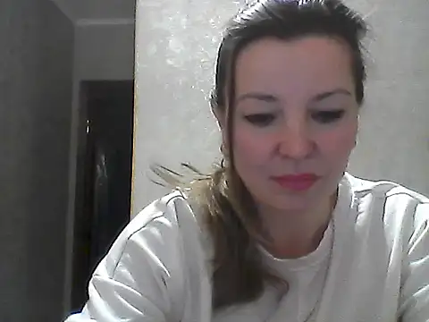 Snapshot of VselenaSun402 chatting on 11, 1, 2025 VselenaSun402 online show from 11, 1, 2025