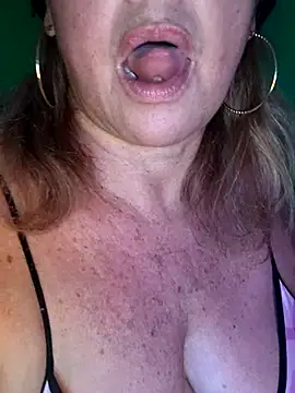 Kasandra Ho online show from 2, 12, 2025