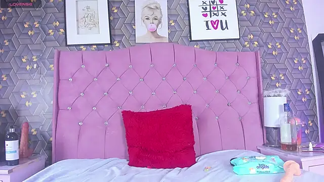 Samantha Collen online show from 7, 3, 2025