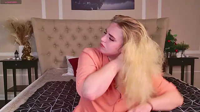 Snapshot of KarenLong chatting on 3, 12, 2024 KarenLong online show from 3, 12, 2024