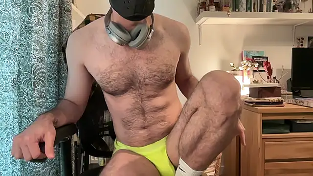 Snapshot of FrenchCamDog chatting on 4, 1, 2025 FrenchCamDog online show from 4, 1, 2025