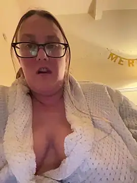 Snapshot of Foxy_Evie40XO chatting on 3, 12, 2024 Foxy Evie40XO online show from 3, 12, 2024