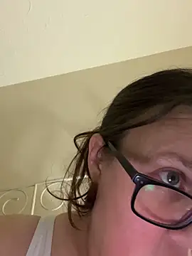 Snapshot of Foxy_Evie40XO chatting on 4, 12, 2024 Foxy Evie40XO online show from 4, 12, 2024