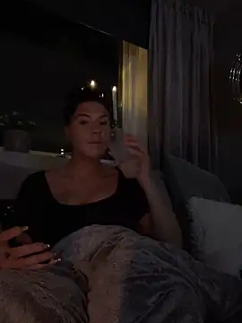 Snapshot of eemsii chatting on 4, 1, 2025 eemsii online show from 4, 1, 2025