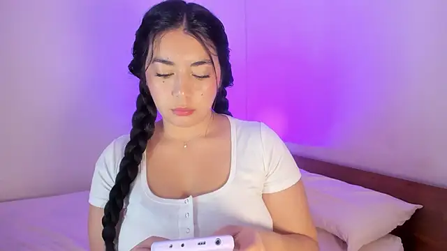 Snapshot of _kimtorres__ chatting on 4, 4, 2026 kimtorres online show from 4, 4, 2026