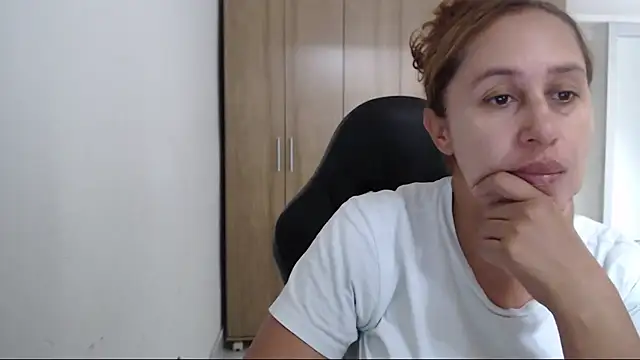 RoxanaLove9 online show from 20, 11, 2025