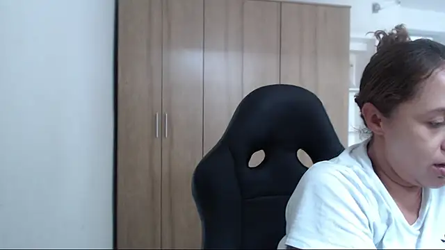 RoxanaLove9 online show from 17, 12, 2025