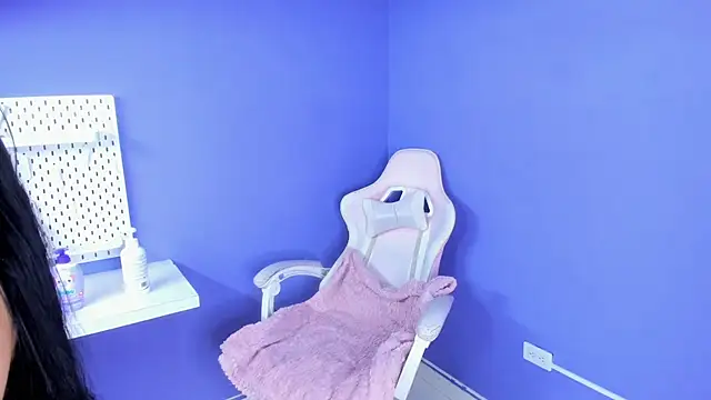 Annie9  online show from 4, 10, 2025