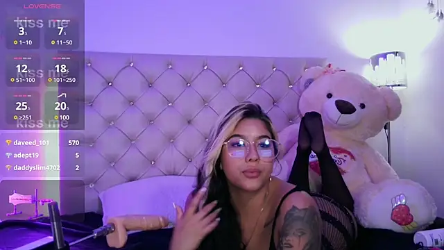 Snapshot of EmberEyes_999 chatting on 5, 3, 2025 EmberEyes 999 online show from 5, 3, 2025