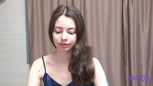 Snapshot of sweet_sweet_angel chatting on 4, 5, 2026 sweet sweet angel online show from 4, 5, 2026