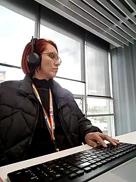 your red rose  online show from 30, 1, 2025