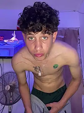 Snapshot of LatinBoysxxx chatting on 3, 3, 2025 LatinBoysxxx online show from 3, 3, 2025