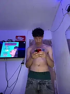 Snapshot of LatinBoysxxx chatting on 5, 3, 2025 LatinBoysxxx online show from 5, 3, 2025