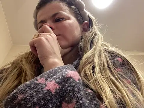 SkyAdelina241 online show from 23, 1, 2025