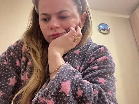 SkyAdelina241 online show from 27, 1, 2025