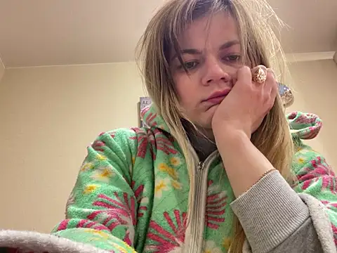 SkyAdelina241 online show from 4, 2, 2025