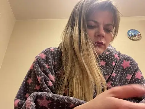 SkyAdelina241 online show from 19, 2, 2025