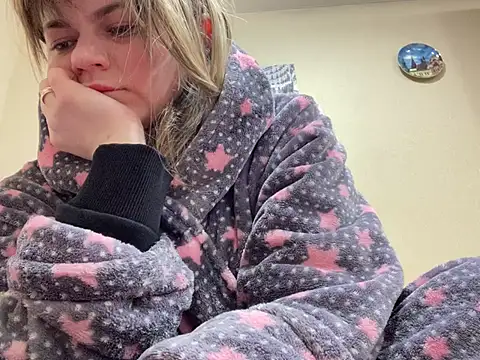 SkyAdelina241 online show from 28, 2, 2025