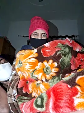 Snapshot of menakshiiikaur chatting on 4, 12, 2025 menakshiiikaur online show from 4, 12, 2025