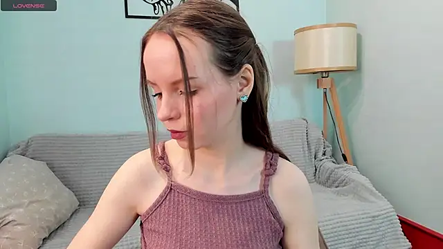 AlodiaHamblett online show from 30, 1, 2025