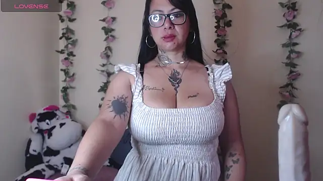 Snapshot of Saloome- chatting on 9, 5, 2026 Saloome- online show from 9, 5, 2026