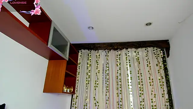 HannaRhodes online show from 18, 11, 2025