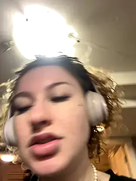 Snapshot of sluttysmiley chatting on 17, 12, 2025 sluttysmiley online show from 17, 12, 2025