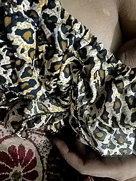 Snapshot of QUEEN-X-CPL chatting on 17, 2, 2025 QUEEN-X-CPL online show from 17, 2, 2025