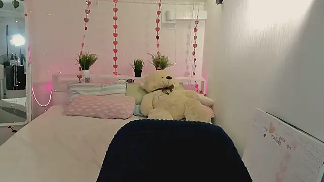 DreamyLuna online show from 9, 10, 2025