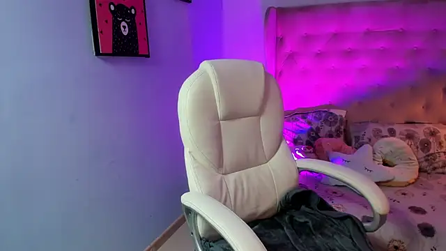  Sophie  miller online show from 5, 11, 2025