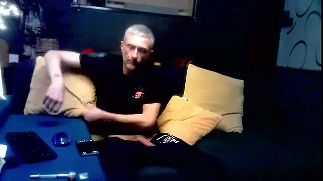 Snapshot of unclestefansdick chatting on 30, 9, 2025 unclestefansdick online show from 30, 9, 2025