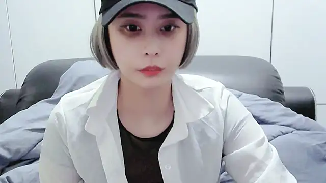 Snapshot of yourz_tw chatting on 8, 3, 2025 yourz tw online show from 8, 3, 2025