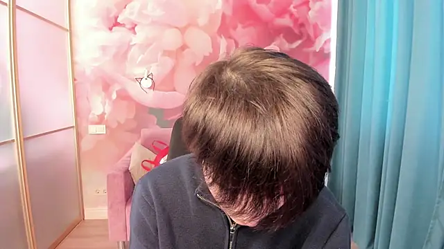 EmiliaYours online show from 17, 1, 2025