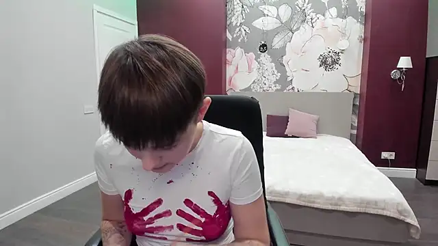 EmiliaYours online show from 31, 10, 2025