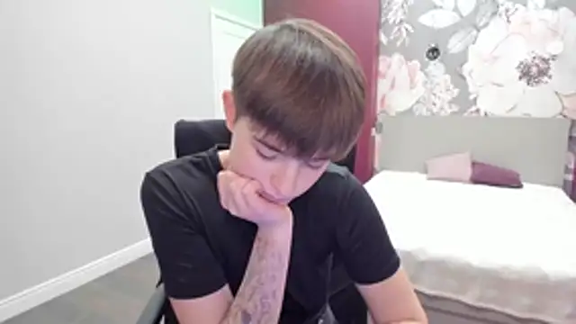 EmiliaYours online show from 10, 11, 2025