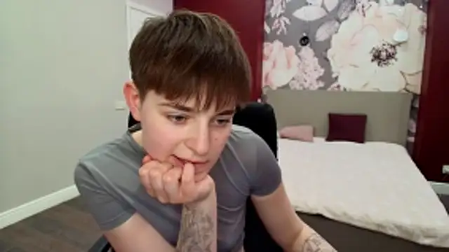 EmiliaYours online show from 15, 4, 2026