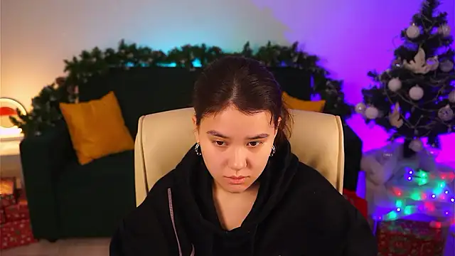 Snapshot of LeesaLee chatting on 5, 12, 2024 LeesaLee online show from 5, 12, 2024