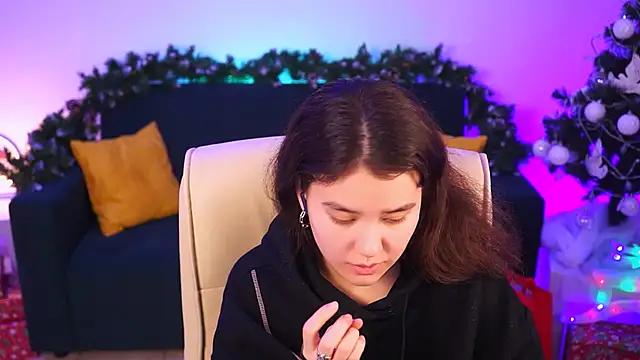 Snapshot of LeesaLee chatting on 5, 12, 2024 LeesaLee online show from 5, 12, 2024