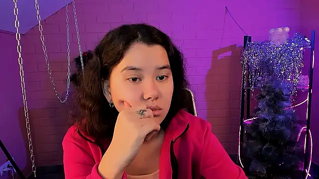 Snapshot of LeesaLee chatting on 7, 12, 2024 LeesaLee online show from 7, 12, 2024