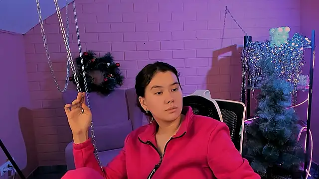 Snapshot of LeesaLee chatting on 7, 12, 2024 LeesaLee online show from 7, 12, 2024