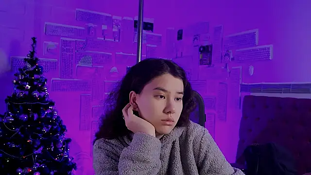 Snapshot of LeesaLee chatting on 10, 12, 2024 LeesaLee online show from 10, 12, 2024