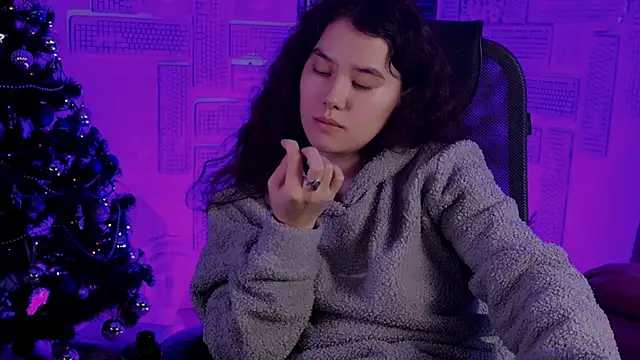 Snapshot of LeesaLee chatting on 10, 12, 2024 LeesaLee online show from 10, 12, 2024