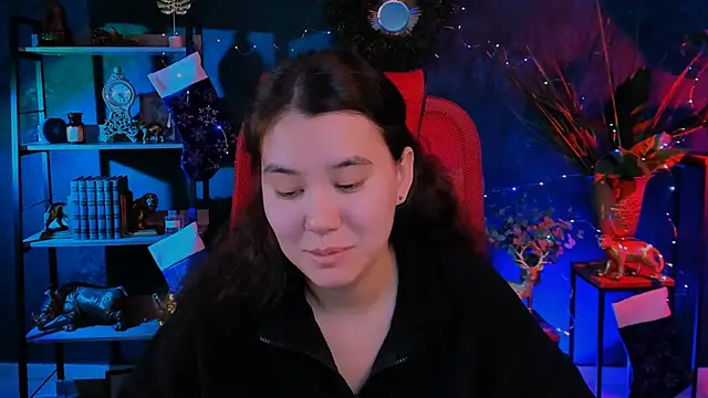 Snapshot of LeesaLee chatting on 11, 12, 2024 LeesaLee online show from 11, 12, 2024