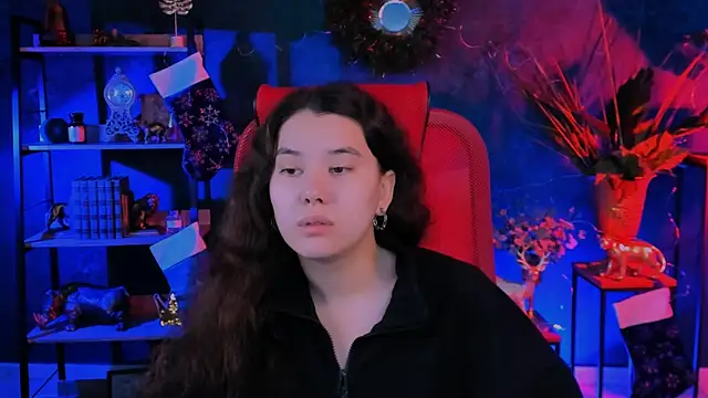 Snapshot of LeesaLee chatting on 12, 12, 2024 LeesaLee online show from 12, 12, 2024