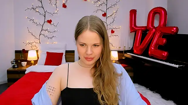 Snapshot of holy_kitty chatting on 23, 2, 2025 holy kitty online show from 23, 2, 2025